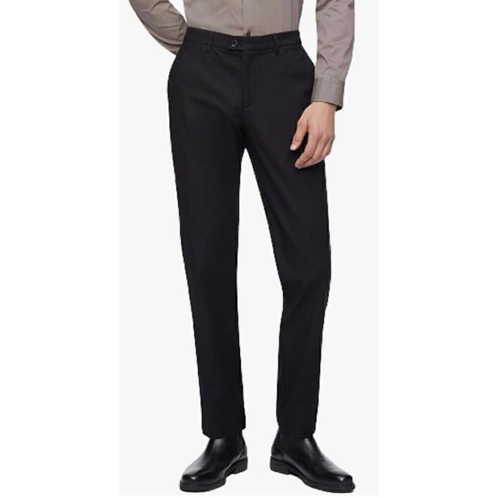 Calvin Klein Men's Modern Stretch Wrinkle Resistant Chino Pants in Slim Fit